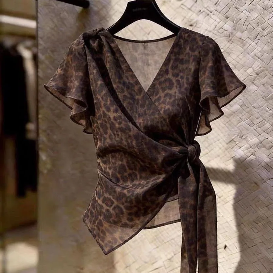 Slimming Leopard Print Short Sleeve Top with Knot Tie Design Unique Personality Fashionable Luxury Small Shirt Women's Blouse
Slimming Leopard Print Short Sleeve Top with Knot Tie Design Unique Personality Fashionable Luxury Small Shirt Women's Blouse
