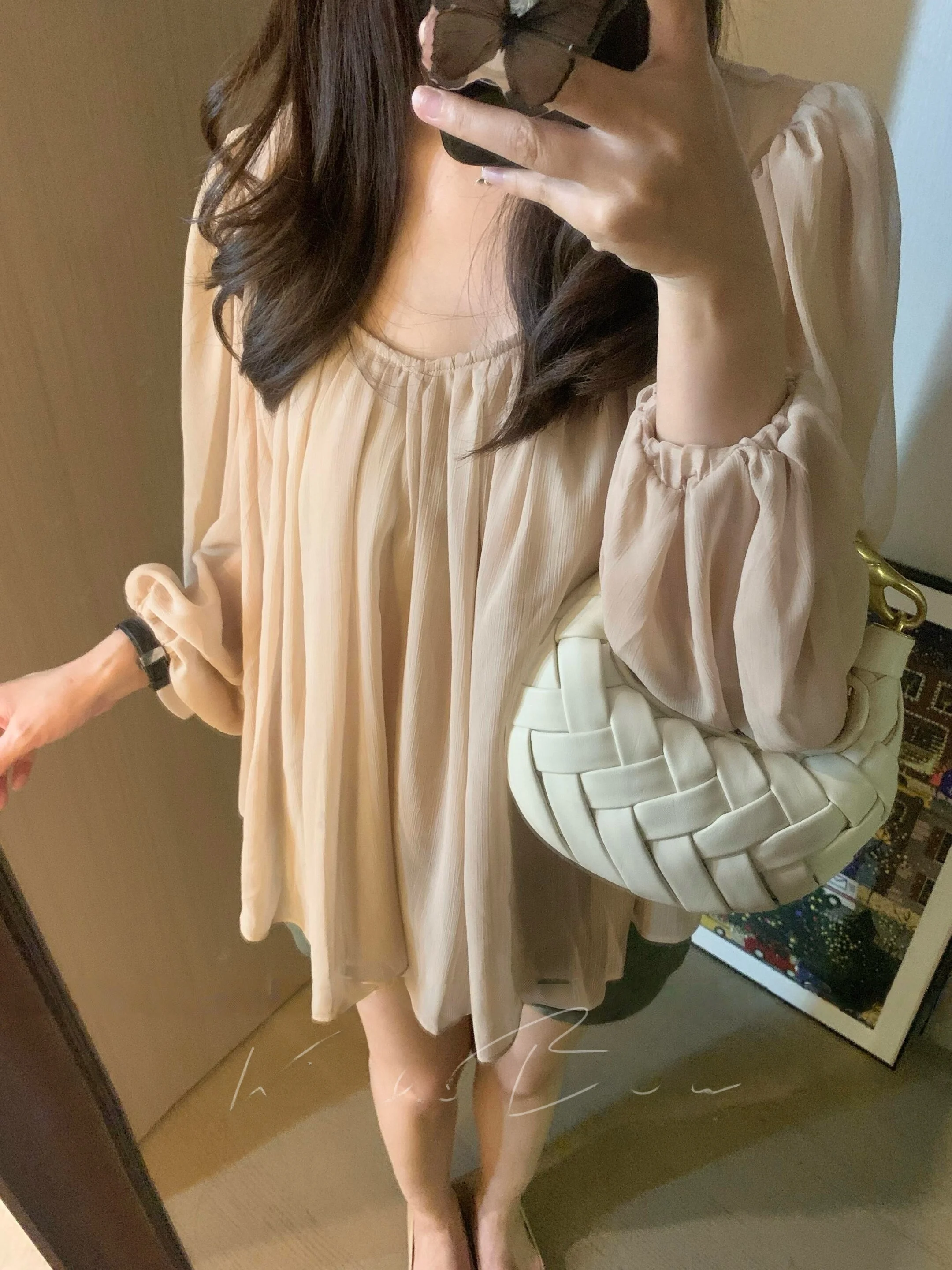 Summer New Gentle Style Women's Loose Casual Fashion Top Square Collar Lantern Sleeve Chiffon Shirt Soft Wind Leisure Style
Summer New Gentle Style Women's Loose Casual Fashion Top Square Collar Lantern Sleeve Chiffon Shirt Soft Wind Leisure Style