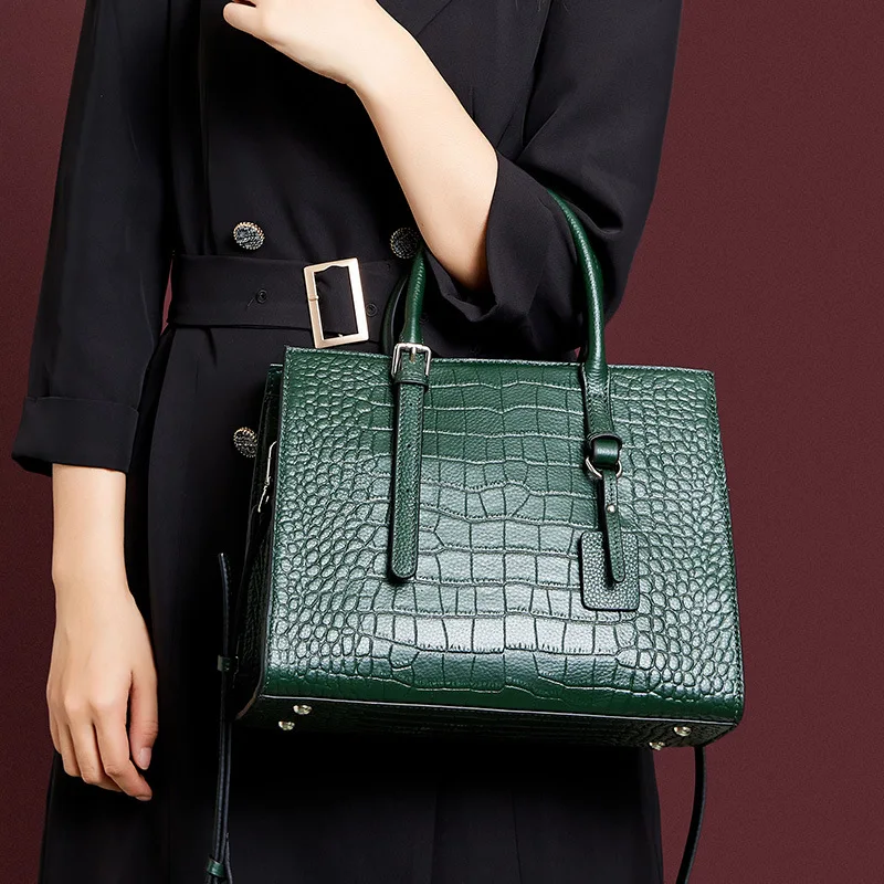 Classic Crocodile Pattern Women Commuter Handbags Genuine Leather Tote Crossbody Bag Large Capacity Lady Shoulder Messenger Bag 
Classic Crocodile Pattern Women Commuter Handbags Genuine Leather Tote Crossbody Bag Large Capacity Lady Shoulder Messenger Bag