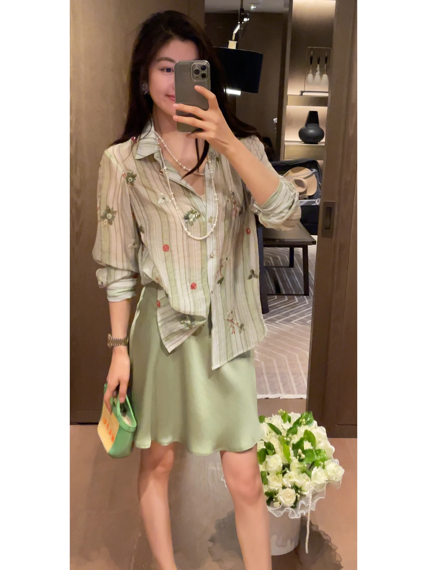 Shiny Slimming A-Line Skirt High Waist Women's Fashion Spring New Style 2NCOU Nicole Elegant Short Skirt
Shiny Slimming A-Line Skirt High Waist Women's Fashion Spring New Style 2NCOU Nicole Elegant Short Skirt