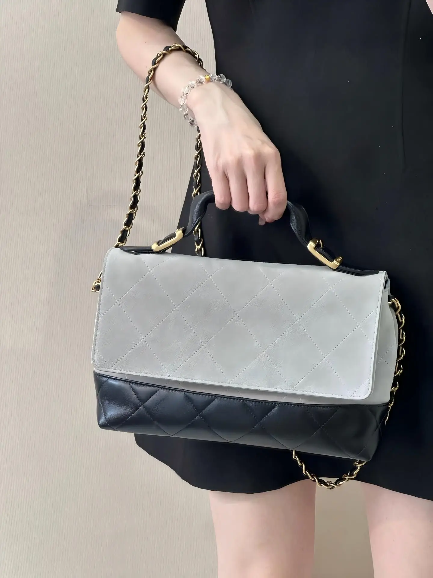 Shoulder Bag Color Matching Bag Body Same Color Chain Shoulder Strap Fashion Versatile Tote Bag Portable Bucket Armpit Bag
Shoulder Bag Color Matching Bag Body Same Color Chain Shoulder Strap Fashion Versatile Tote Bag Portable Bucket Armpit Bag
