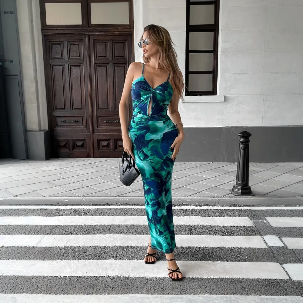 European and American Women's Summer Vacation Style Dress, Hip-hugging Hollow-out Printed Cami Long Dress
European and American Women's Summer Vacation Style Dress, Hip-hugging Hollow-out Printed Cami Long Dress
