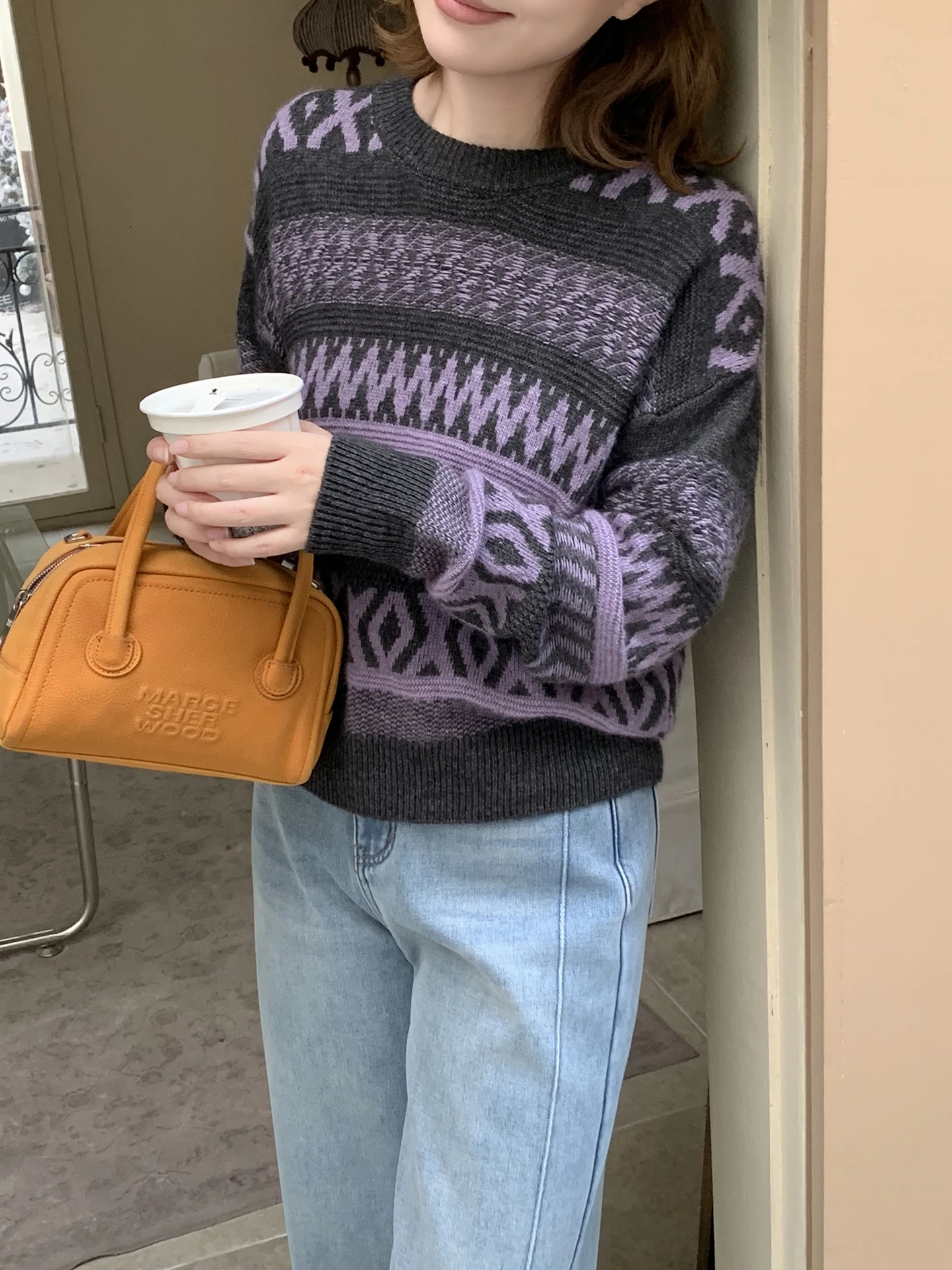 ELINSU Honey Bear: Уютный теплый свитер свободного кроя с круглым вырезом и цветными блоками для женщин, осень-зима, повседневный стиль
ELINSU Honey Bear: Уютный теплый свитер свободного кроя с круглым вырезом и цветными блоками для женщин, осень-зима, повседневный стиль