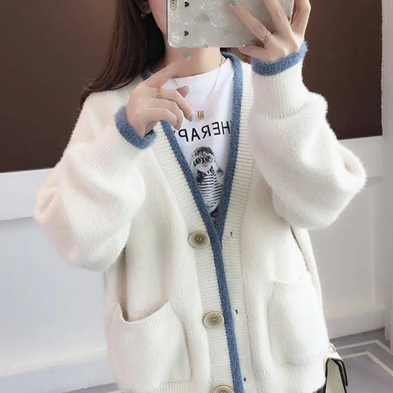 Imitation Mink Fleece V-Neck Simple Knit Sweater 2023 New Autumn Winter Fashion Women Sweater Office Lady Loose Cardigan Sweater
Imitation Mink Fleece V-Neck Simple Knit Sweater 2023 New Autumn Winter Fashion Women Sweater Office Lady Loose Cardigan Sweater