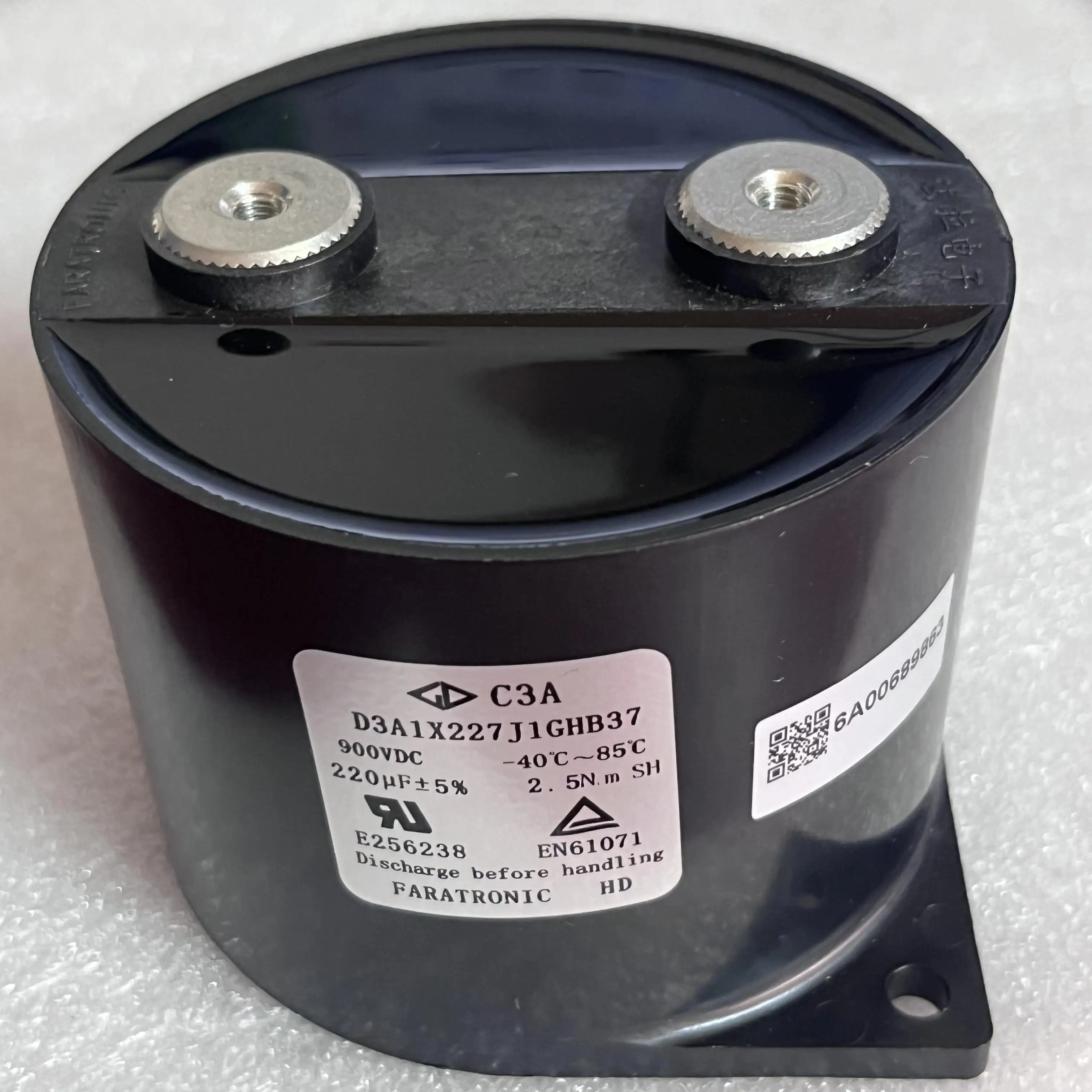 Совершенно новый инверторный конденсатор постоянного тока C3A D3A1X227J1GHB37 типа 220 мкФ 900 В
Совершенно новый инверторный конденсатор постоянного тока C3A D3A1X227J1GHB37 типа 220 мкФ 900 В