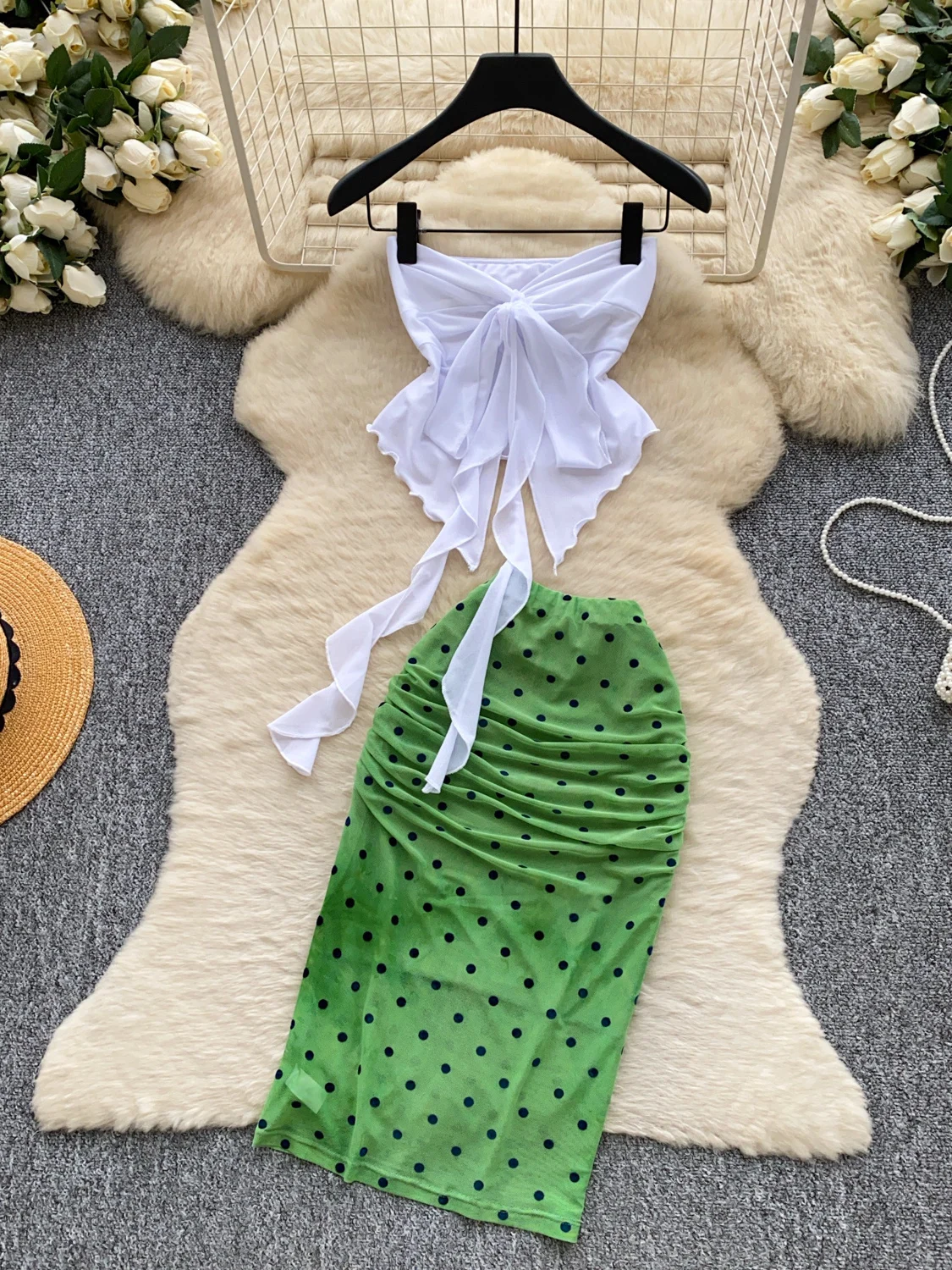 Summer Slimming Polka Dot Halter Neck Two-Piece Set Women's Fashion High Waist Skirt And Top Combo Casual Commute Style
Summer Slimming Polka Dot Halter Neck Two-Piece Set Women's Fashion High Waist Skirt And Top Combo Casual Commute Style