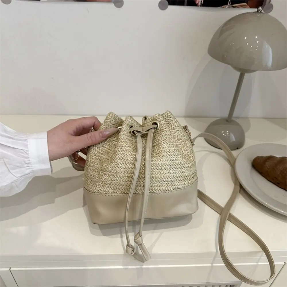 Woven Raffia Bag Mobile Bag Beach Handbag Weave Straw Crossbody Bag Shoulder Bag Bohemian Style Drawstring Bucket Bag Holiday
Woven Raffia Bag Mobile Bag Beach Handbag Weave Straw Crossbody Bag Shoulder Bag Bohemian Style Drawstring Bucket Bag Holiday