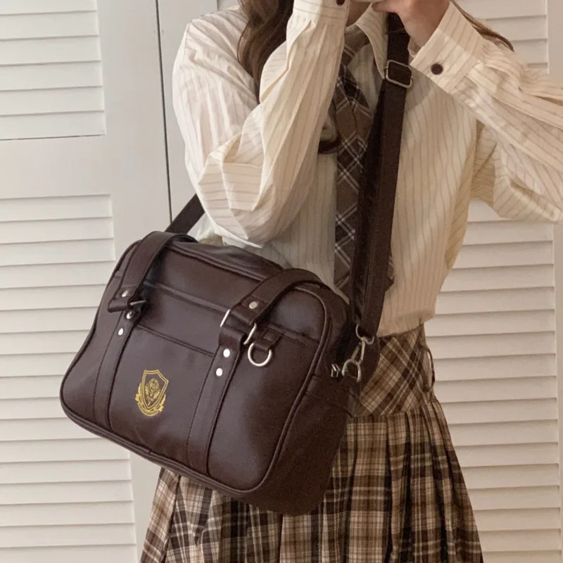 Черная японская студенческая сумка JK из искусственной кожи Y2k, униформа, женская сумка большой емкости для колледжа, сумка через плечо на молнии, шикарная сумка-мессенджер
Черная японская студенческая сумка JK из искусственной кожи Y2k, униформа, женская сумка большой емкости для колледжа, сумка через плечо на молнии, шикарная сумка-мессенджер