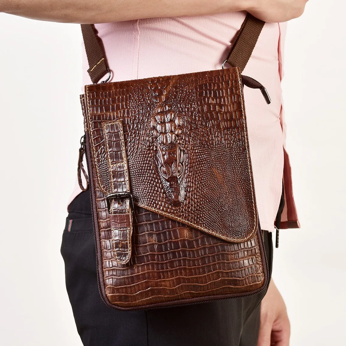 Crocodile pattern men's shoulder messenger bag leather casual multi-function mobile phone fanny pack large capacity retro fashio
Crocodile pattern men's shoulder messenger bag leather casual multi-function mobile phone fanny pack large capacity retro fashio