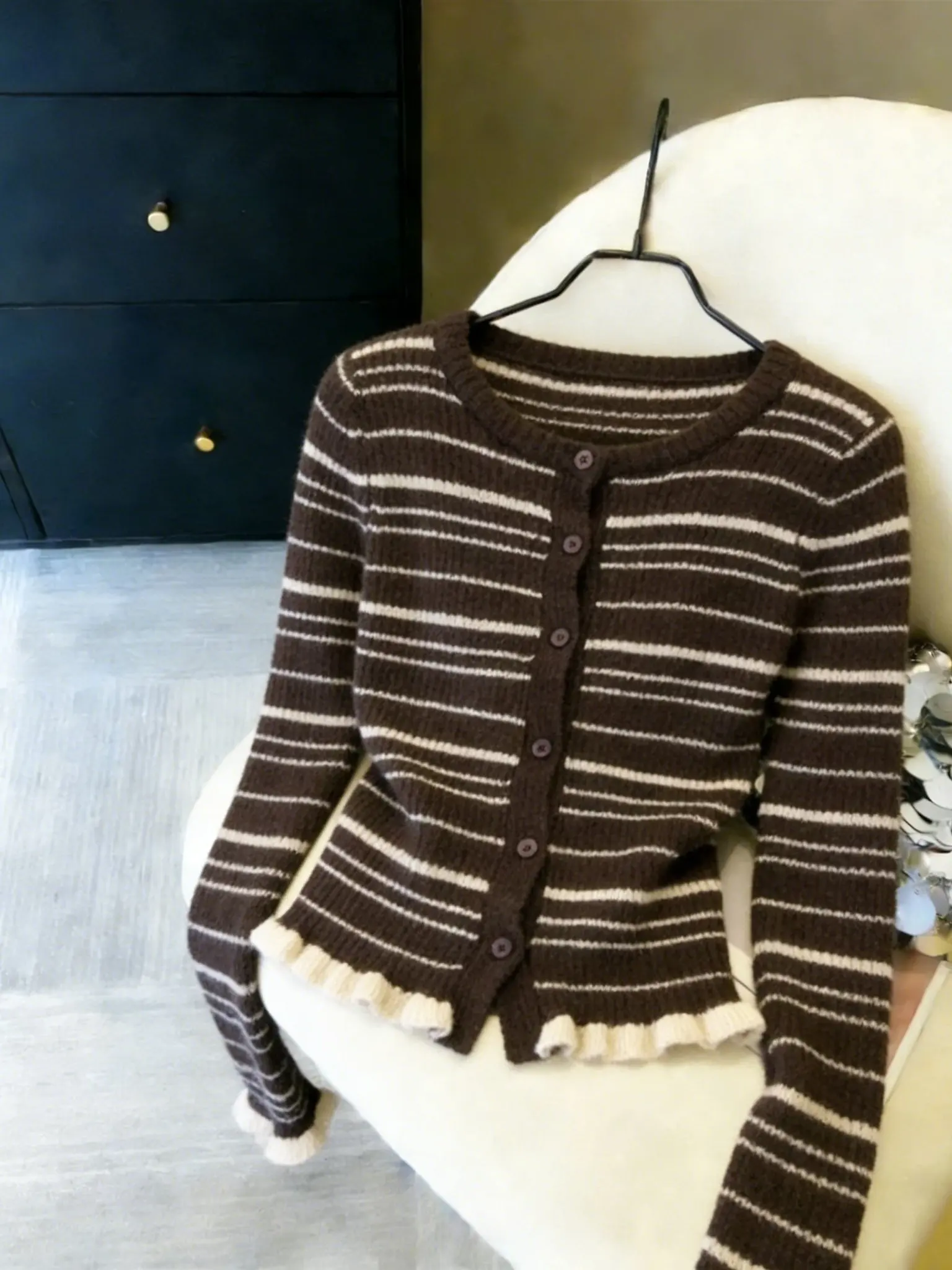 Spring 2026 Casual Knitted Coffee Striped Slimming Open Cardigan Women's Top Mermaid Sle Long Sve round Ne Button Detail
Spring 2026 Casual Knitted Coffee Striped Slimming Open Cardigan Women's Top Mermaid Sle Long Sve round Ne Button Detail