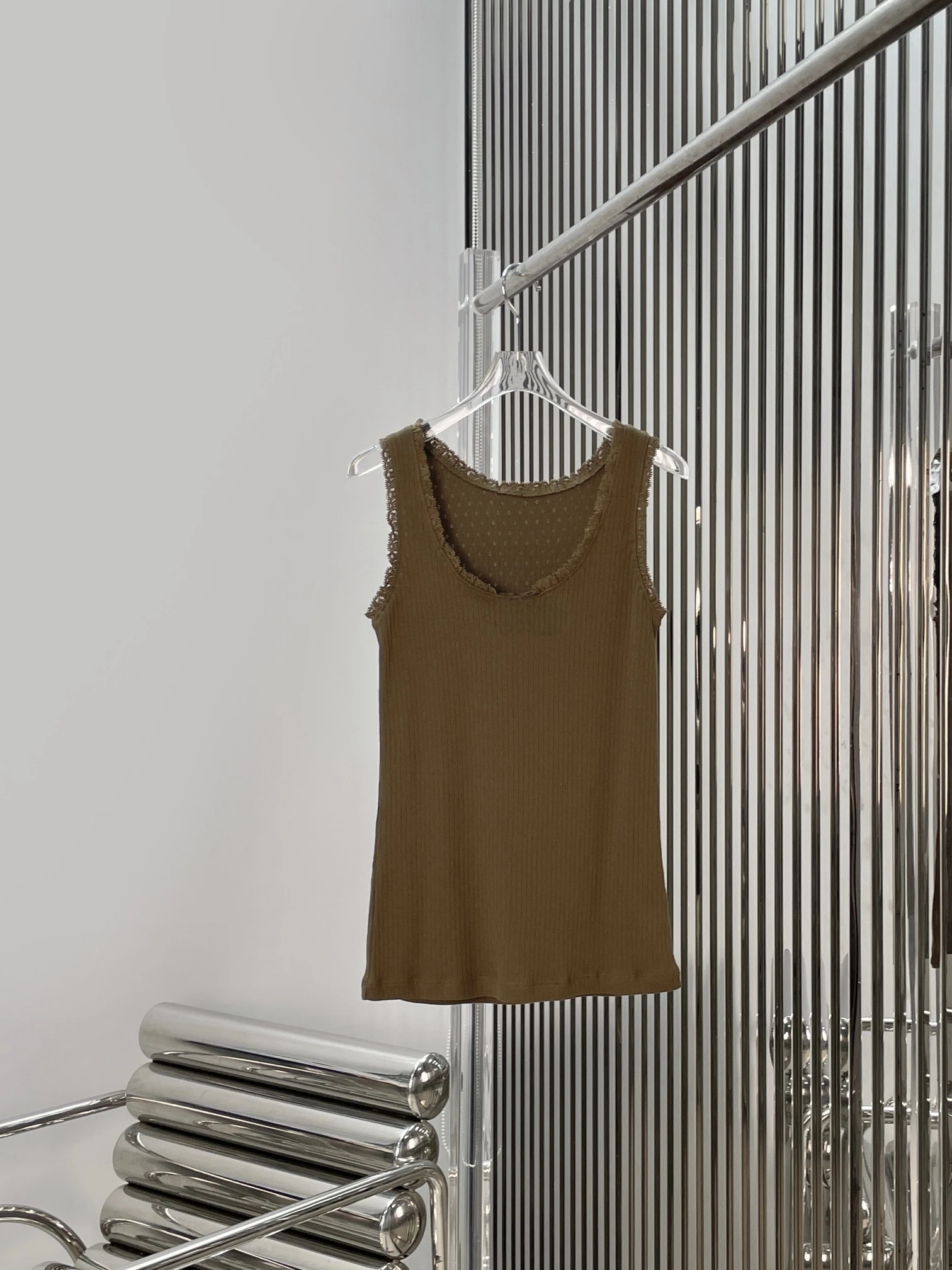 Elegant Lace Trim round Neck Sleeveless Knitted Vest Top Fashionable Slimming Vintage Style Cotton Pure Color H-Shape Backless
Elegant Lace Trim round Neck Sleeveless Knitted Vest Top Fashionable Slimming Vintage Style Cotton Pure Color H-Shape Backless