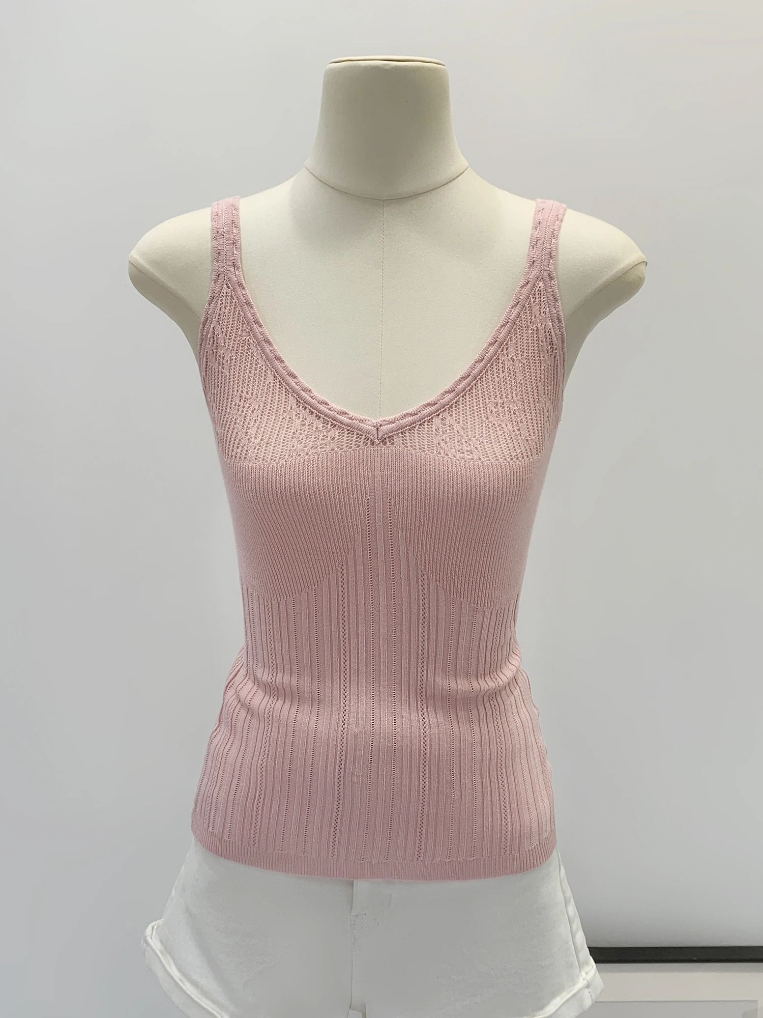 Slim Fit Hollow out V-Neck Knitted Vest Women Summer Outerwear Art Student Strapless Casual Commute Style Polyester Fiber
Slim Fit Hollow out V-Neck Knitted Vest Women Summer Outerwear Art Student Strapless Casual Commute Style Polyester Fiber