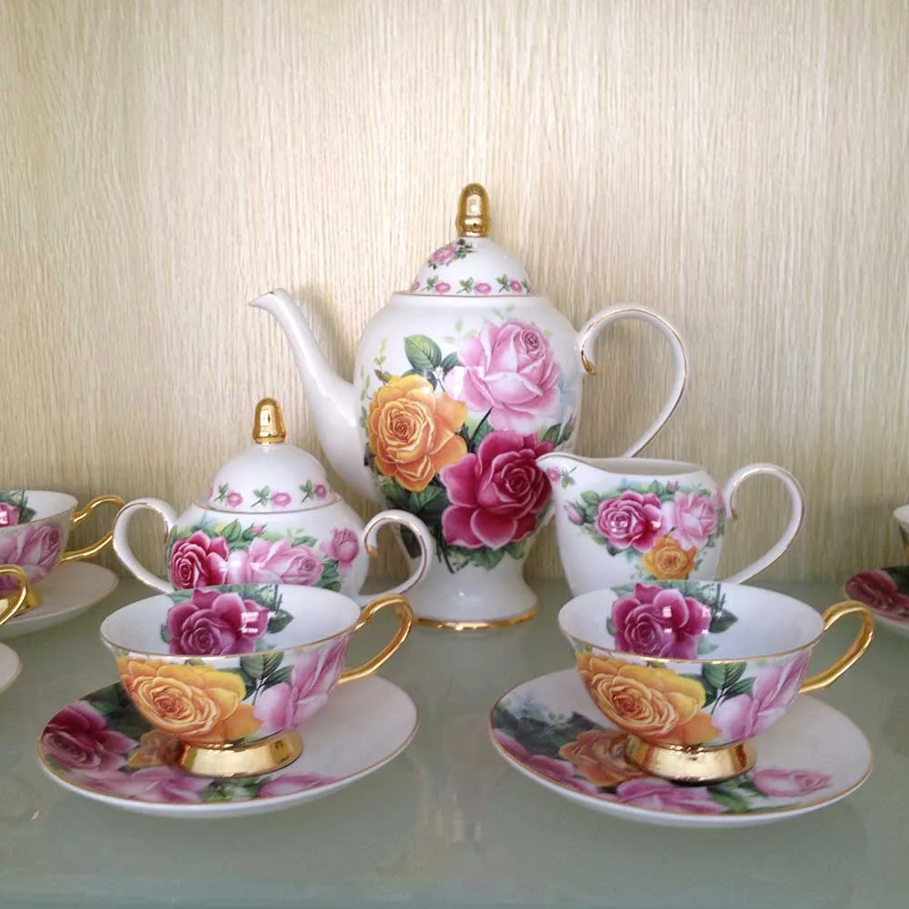Retro Rose Coffee Cup Saucer Set Euro Bone China Luxury Ceramic Tea Cups English Gold DelicateBlack Tea Drinkware
Retro Rose Coffee Cup Saucer Set Euro Bone China Luxury Ceramic Tea Cups English Gold DelicateBlack Tea Drinkware