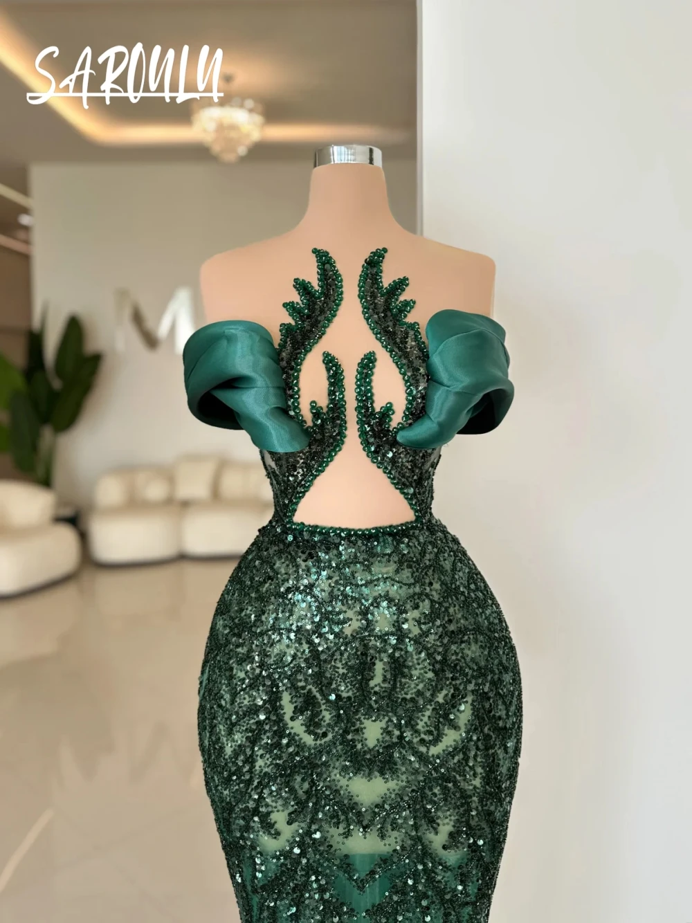 Party Green Straight Sequined Evening Dress Charming Off Shoulder Illusion Prom Gown Sexy Beads Cut Out Customized Cocktail Wear
Party Green Straight Sequined Evening Dress Charming Off Shoulder Illusion Prom Gown Sexy Beads Cut Out Customized Cocktail Wear