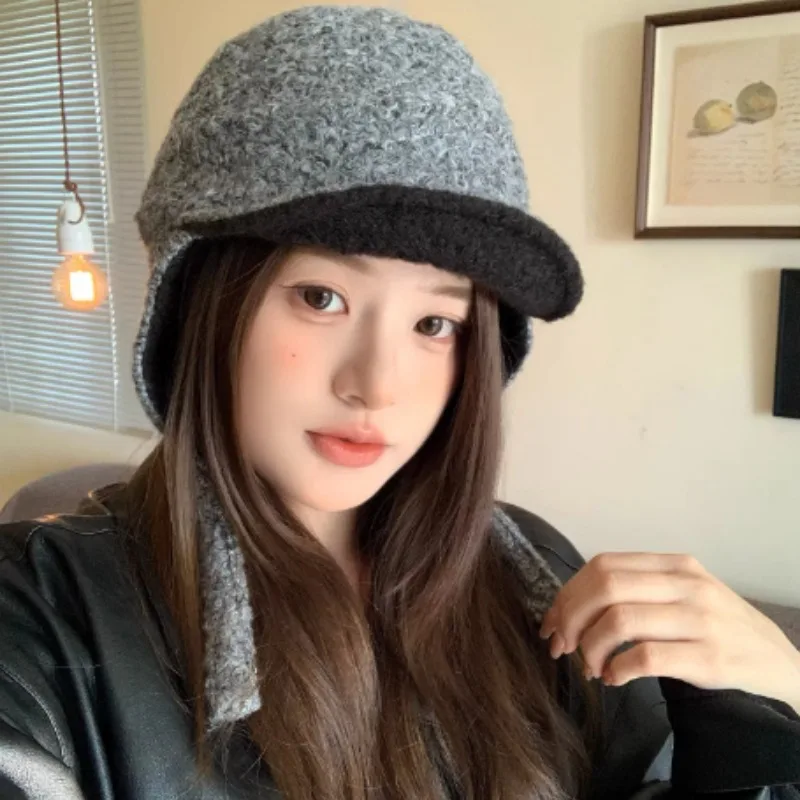 Korean Lambs Wool Double-sided Bomber Hats for Men and Women Winter Outdoor Cycling Ski Warm Ear Protection Pilot Caps
Korean Lambs Wool Double-sided Bomber Hats for Men and Women Winter Outdoor Cycling Ski Warm Ear Protection Pilot Caps