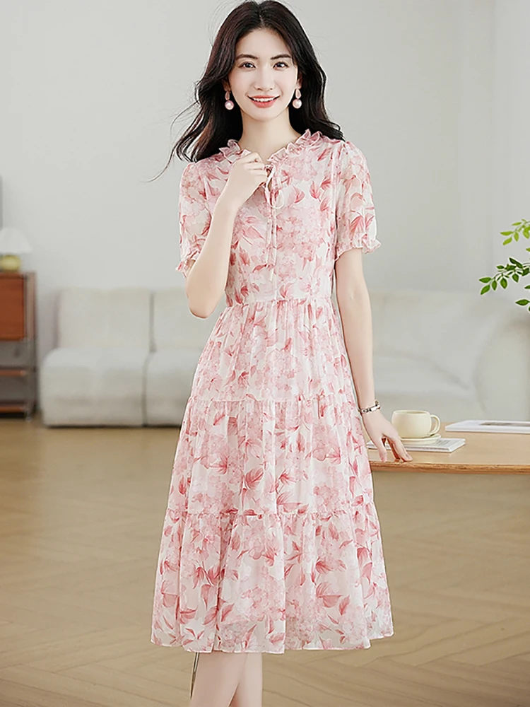 2025 New Pink Floral Chiffon Puff Sleeve Bow Ruffled Collar Dress Summer Elegant Casual Holiday Dress Women Korean Evening Dress
2025 New Pink Floral Chiffon Puff Sleeve Bow Ruffled Collar Dress Summer Elegant Casual Holiday Dress Women Korean Evening Dress