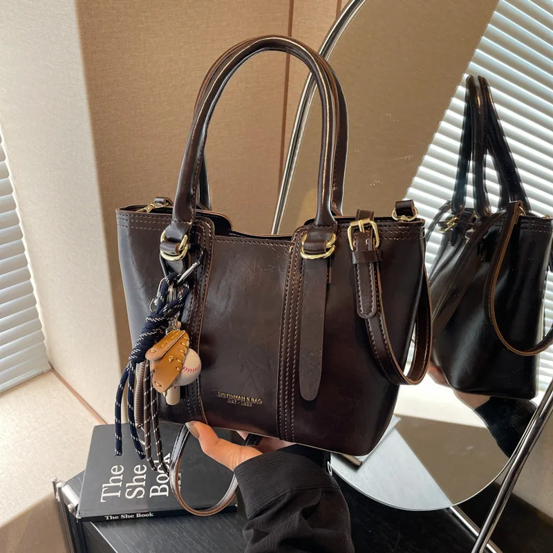 2025 Color Block Commuter Tote Bag for Women Minimalist Shoulder Crossbody Purse Fashionable Handbag
2025 Color Block Commuter Tote Bag for Women Minimalist Shoulder Crossbody Purse Fashionable Handbag