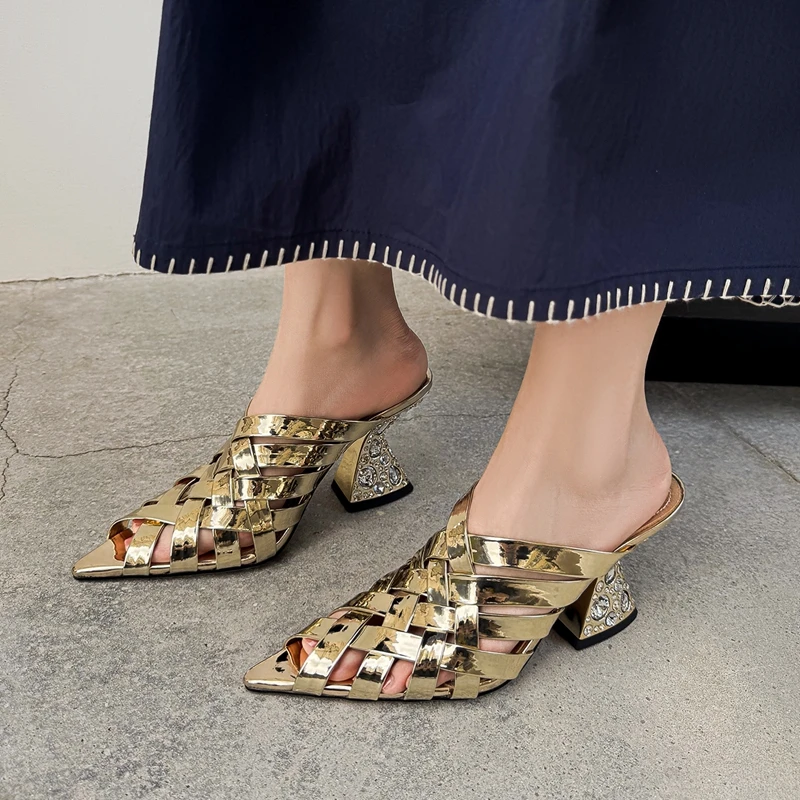 Women's New Summer Leather Rhinestone High Heels with Exposed Toes, High-End Temperament, Fishmouth Shoes, Fashion Slippers
Women's New Summer Leather Rhinestone High Heels with Exposed Toes, High-End Temperament, Fishmouth Shoes, Fashion Slippers