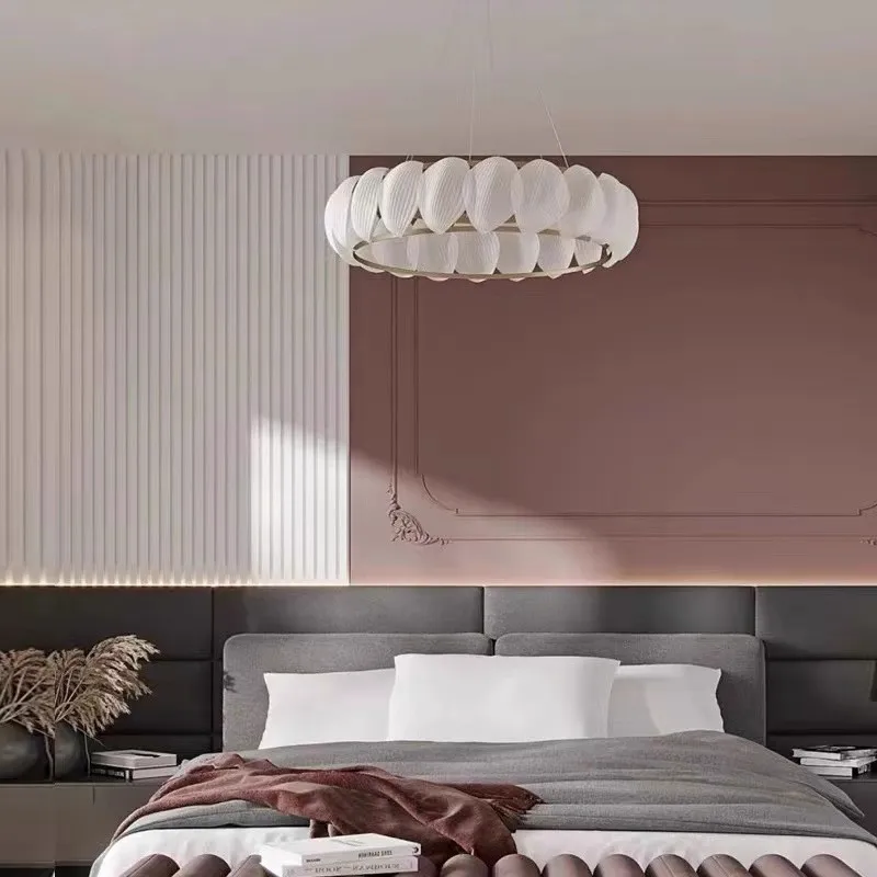 French style light luxury cream style living room pendant light, shell feather dining room bedroom decoration pendant light
French style light luxury cream style living room pendant light, shell feather dining room bedroom decoration pendant light