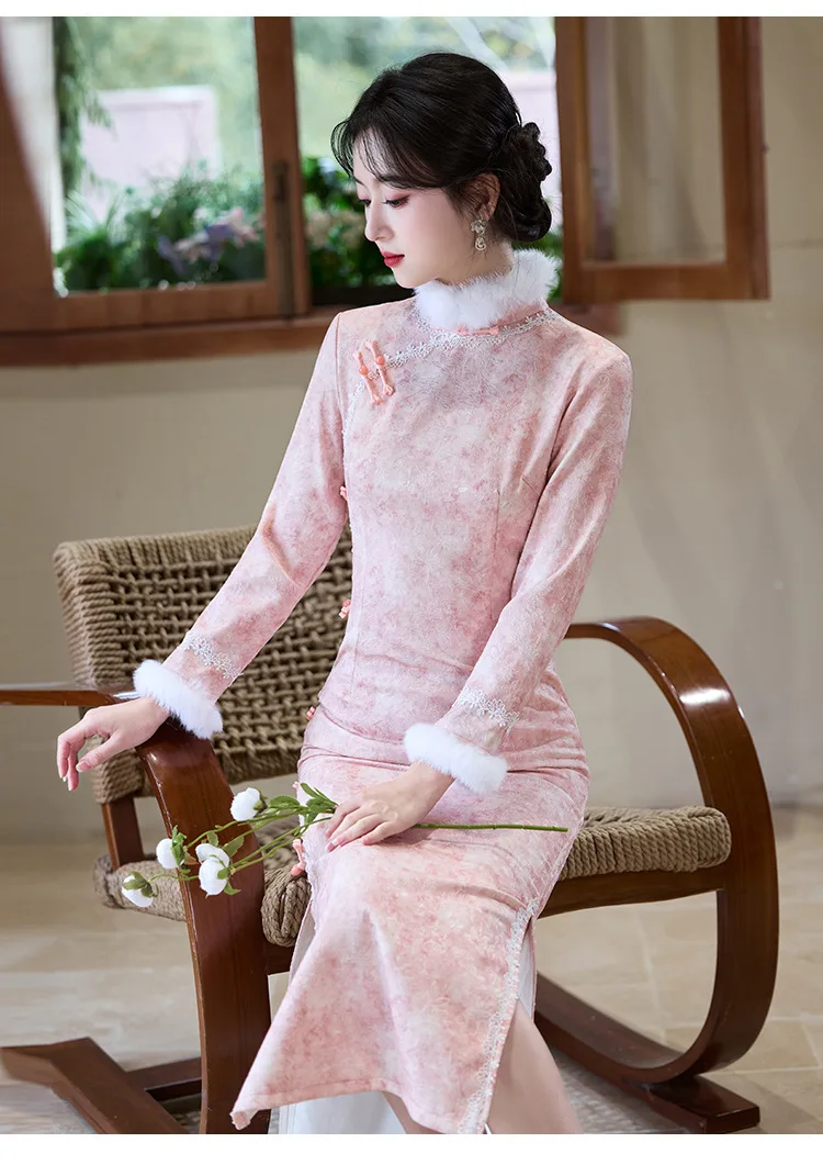 Розовый Cheongsam 2026 облегающее толстое теплое платье с длинными рукавами для похудения
Розовый Cheongsam 2026 облегающее толстое теплое платье с длинными рукавами для похудения