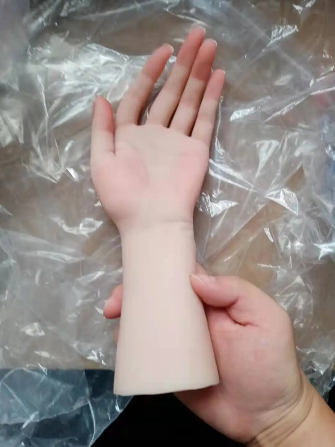 High Simulation Silicone TPE Material Realistic Female Hand Model For Nail Art Finger Bendable Mannequin Display Jewelry Props
High Simulation Silicone TPE Material Realistic Female Hand Model For Nail Art Finger Bendable Mannequin Display Jewelry Props