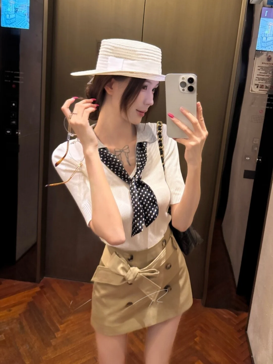 Retro Polka Dot V Neck mid Sleeve Breathable Summer Shirt Women High Waist a Line Slimming Summer Wrap around Skirt Set
Retro Polka Dot V Neck mid Sleeve Breathable Summer Shirt Women High Waist a Line Slimming Summer Wrap around Skirt Set