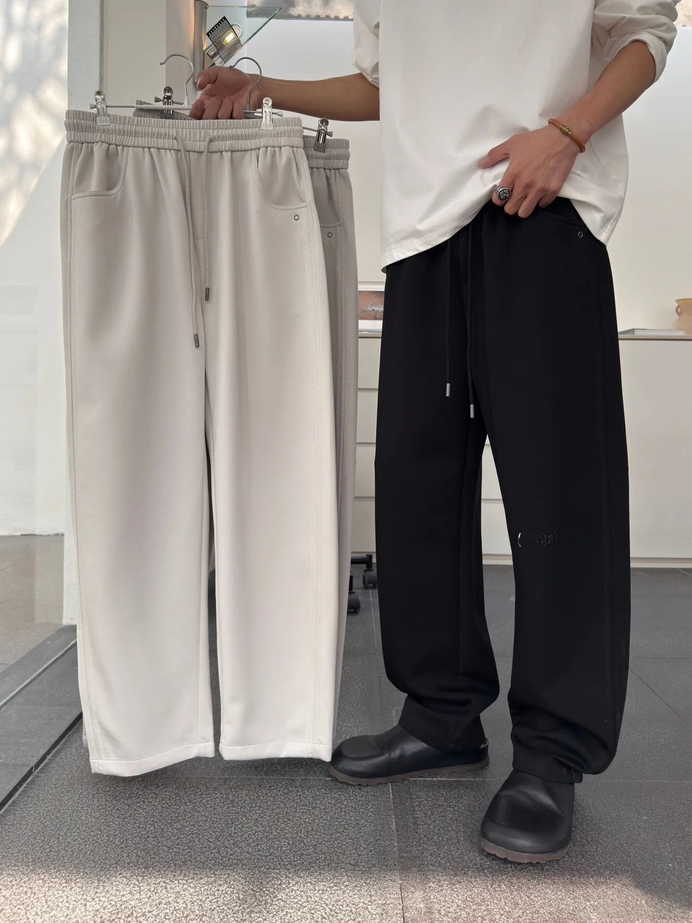 Мужские спортивные трикотажные брюки American Sle Loose, однотонные, прямого кроя, модные повседневные брюки для города
Мужские спортивные трикотажные брюки American Sle Loose, однотонные, прямого кроя, модные повседневные брюки для города