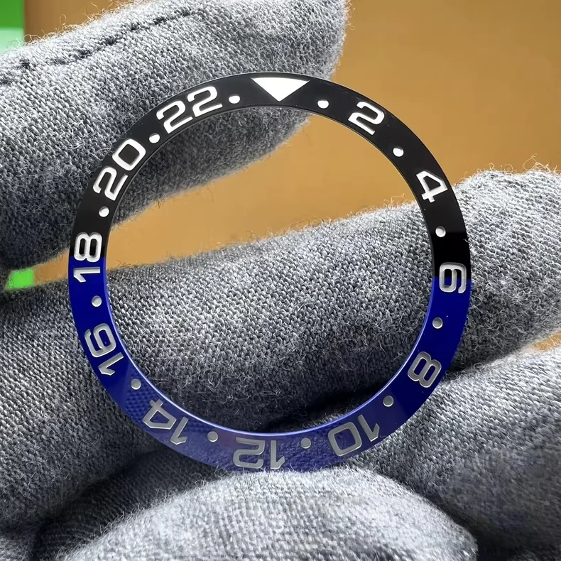 Greenwich m126710 Inter Milan Circle GMT exclusive black and blue ceramic circle
Greenwich m126710 Inter Milan Circle GMT exclusive black and blue ceramic circle