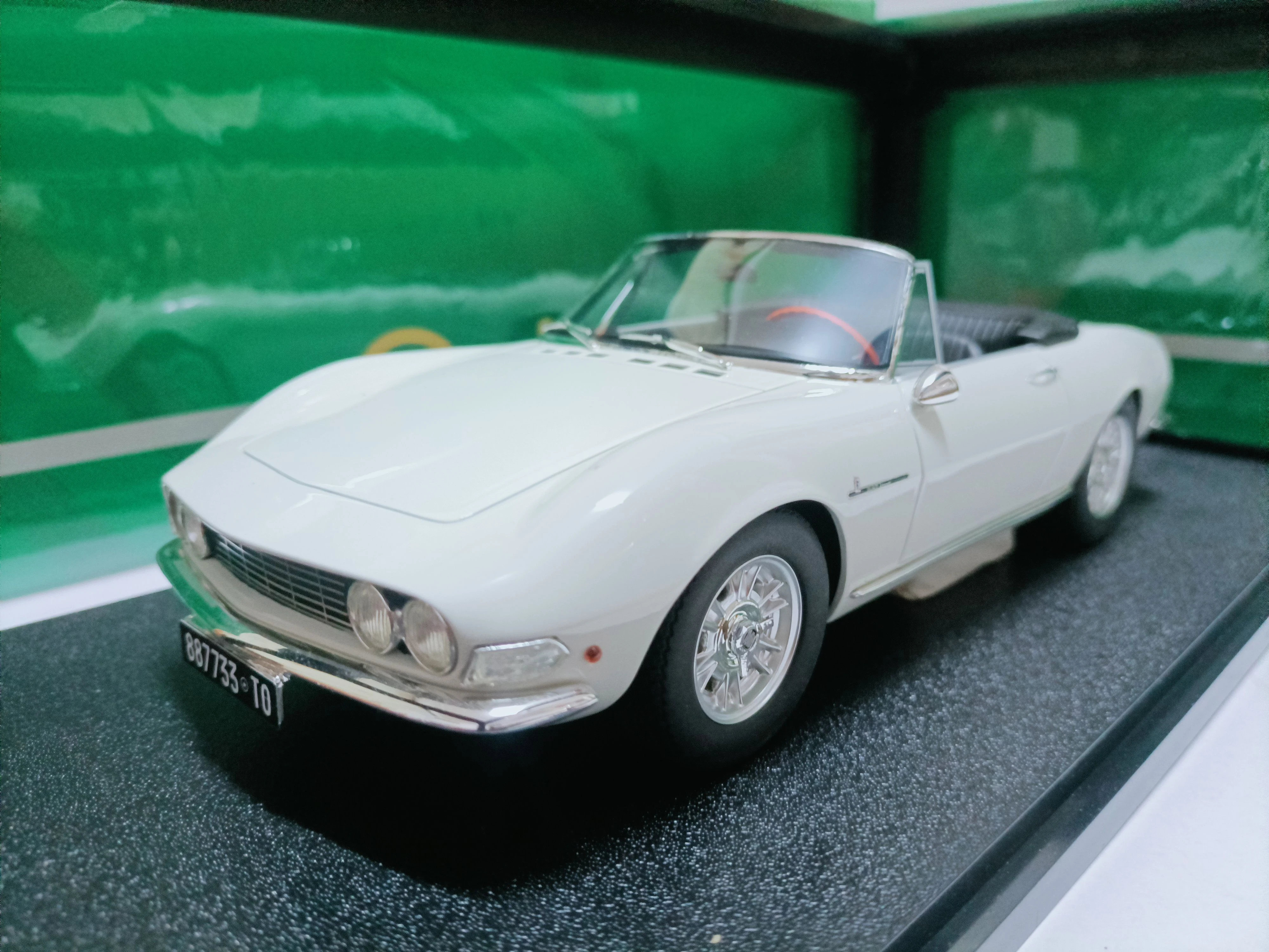 Культовый 1:18 Dino Spyder 1966 белый моделирование ограниченная серия смола металл статическая модель автомобиля игрушка в подарок
Культовый 1:18 Dino Spyder 1966 белый моделирование ограниченная серия смола металл статическая модель автомобиля игрушка в подарок