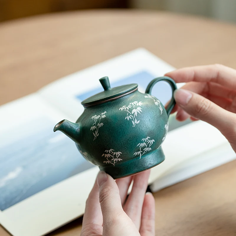 Dark Green Drawing Silver Bamboo Shadow GD Pot Teapot Household Single with Filter Hole Tea Making Device Porcelain Kung Fu Set
Dark Green Drawing Silver Bamboo Shadow GD Pot Teapot Household Single with Filter Hole Tea Making Device Porcelain Kung Fu Set