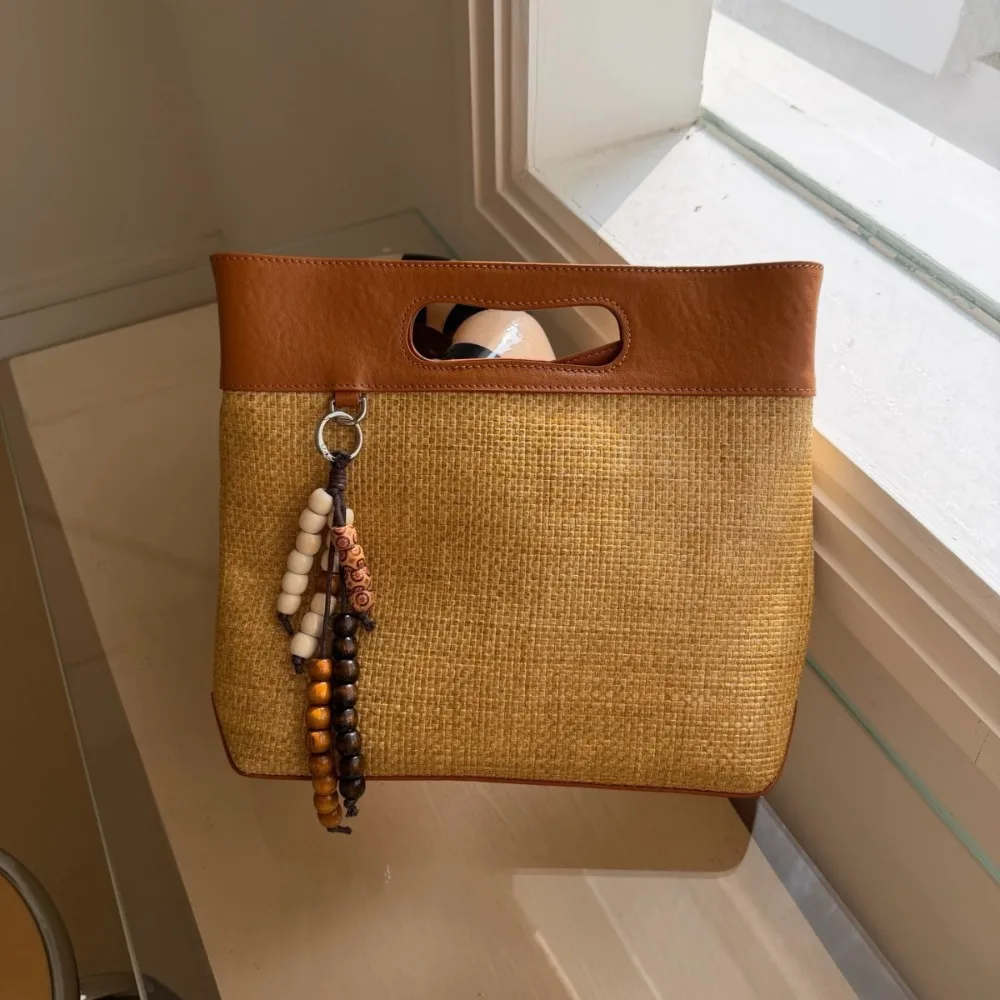 Portable Straw Bag Women's Retro Large-capacity Tote Woven Texture Unique Fashion Seaside Vacation Beach Shoulder Messenger
Portable Straw Bag Women's Retro Large-capacity Tote Woven Texture Unique Fashion Seaside Vacation Beach Shoulder Messenger