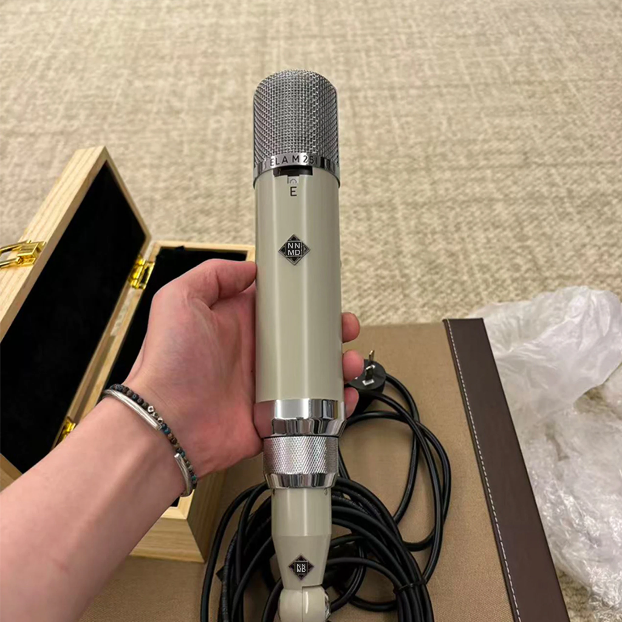 251E microphone Electronic tube mic studio equipmen condensador for pro audio High-quality sound, low latency, plug-and-play
251E microphone Electronic tube mic studio equipmen condensador for pro audio High-quality sound, low latency, plug-and-play