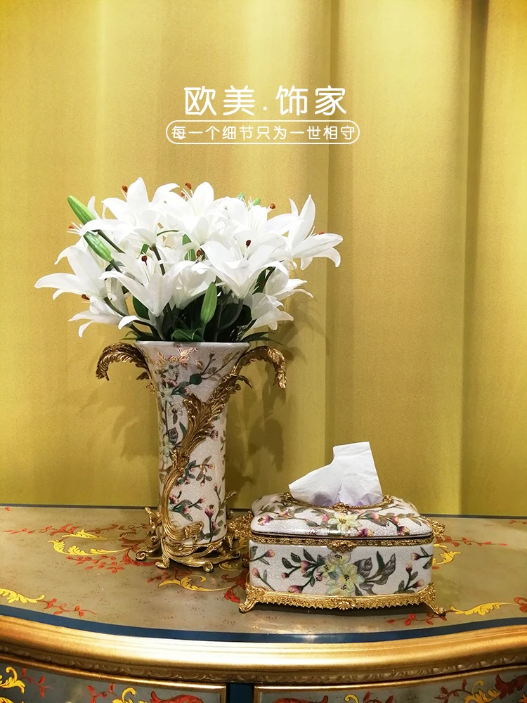 Ceramics with copper tissue box, gold tracing decoration, vase ornaments, villa clubhouse, living room crafts
Ceramics with copper tissue box, gold tracing decoration, vase ornaments, villa clubhouse, living room crafts