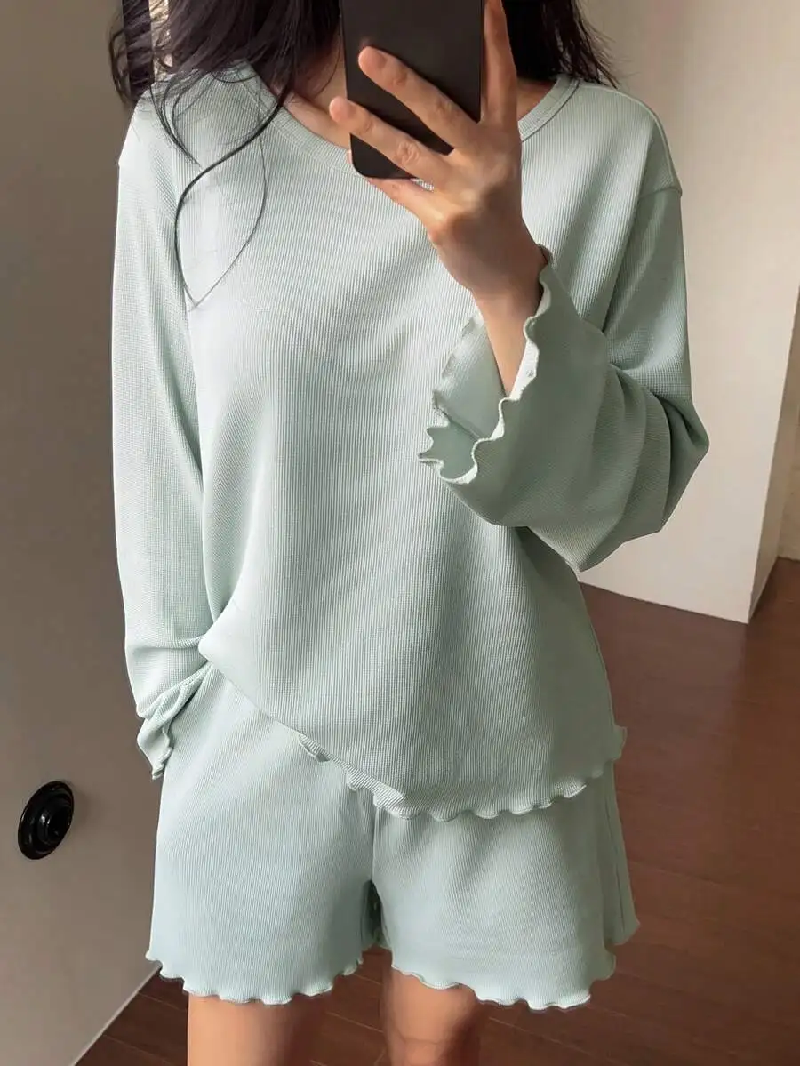 Minimalist Knit Wavy Hem Women Loungewear Set
Minimalist Knit Wavy Hem Women Loungewear Set