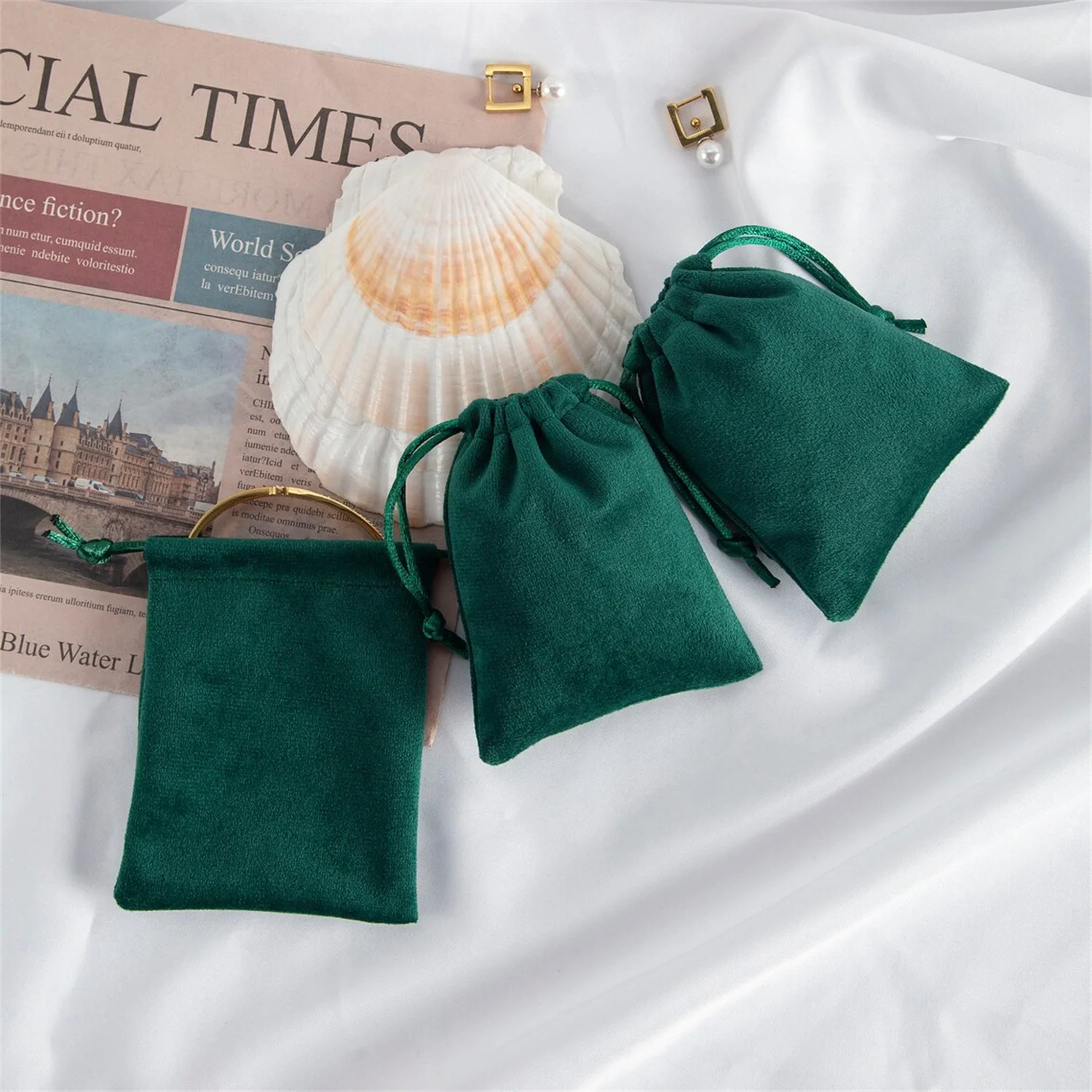 50pcs Custom Drawstring bag Personalized Logo Chic Small Green Wedding Favor Bags Microfiber Necklace Earring Jewelry Packaging
50pcs Custom Drawstring bag Personalized Logo Chic Small Green Wedding Favor Bags Microfiber Necklace Earring Jewelry Packaging