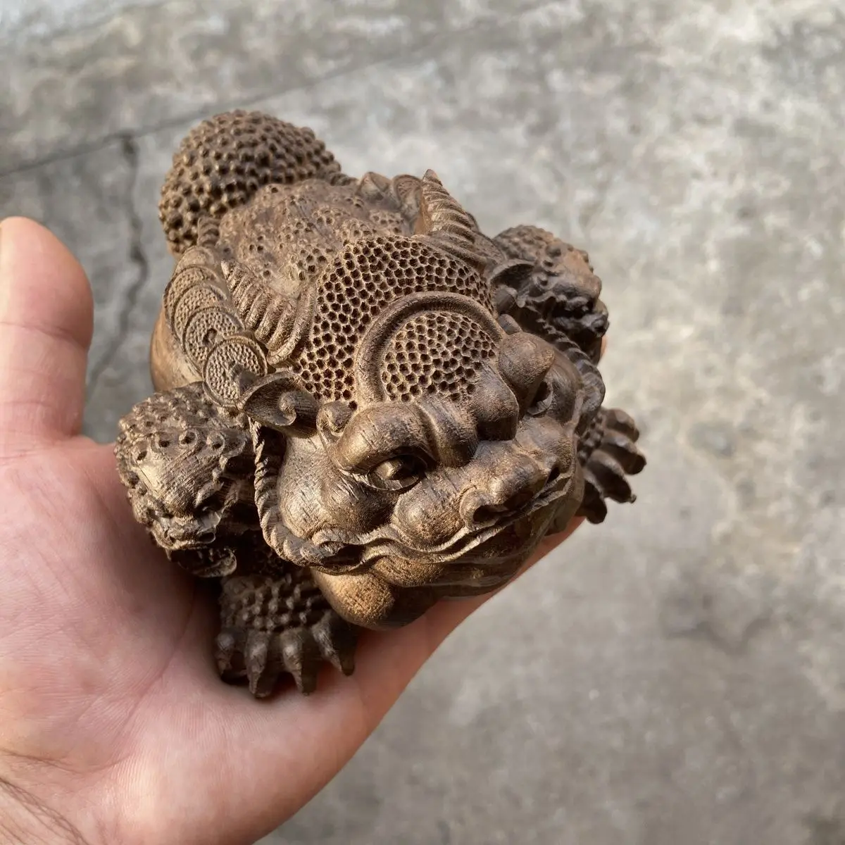 Carved Agarwood Three-Legged Bull-Horned Toad for Wealth, Solid Wood Home Office Desk Feng Shui Ornament
Carved Agarwood Three-Legged Bull-Horned Toad for Wealth, Solid Wood Home Office Desk Feng Shui Ornament