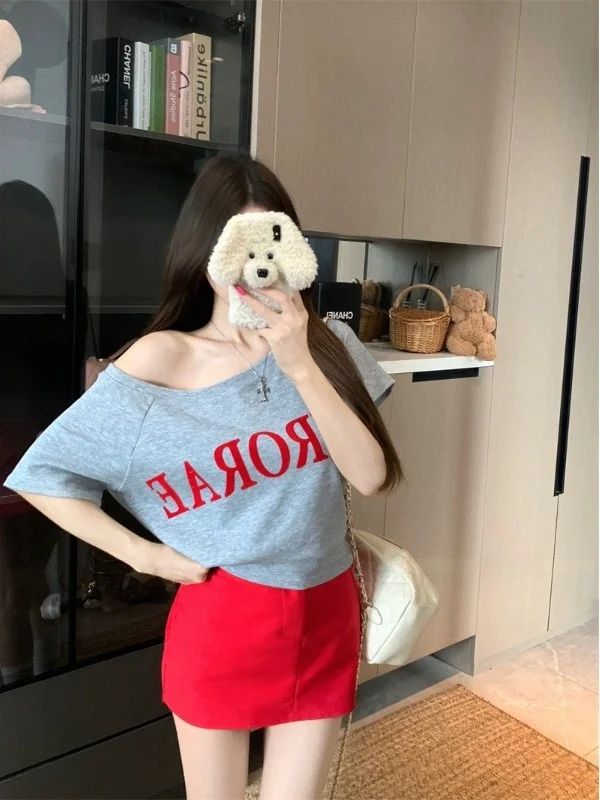 American Style Shoulder Bared Grey with Red Lettering Short Sleeve T Shirt Top Half Skirt Set Slim Fit Spicy Girl Style Women...
American Style Shoulder Bared Grey with Red Lettering Short Sleeve T Shirt Top Half Skirt Set Slim Fit Spicy Girl Style Women...