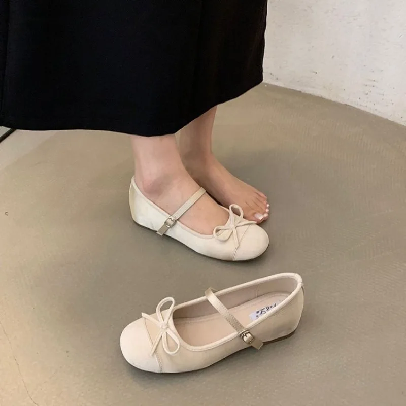 French Style Height Increasing Stunning Single Shoe for Women, 2026 Summer and Autumn New Silver Mary Jane Ballet Women's Shoes
French Style Height Increasing Stunning Single Shoe for Women, 2026 Summer and Autumn New Silver Mary Jane Ballet Women's Shoes