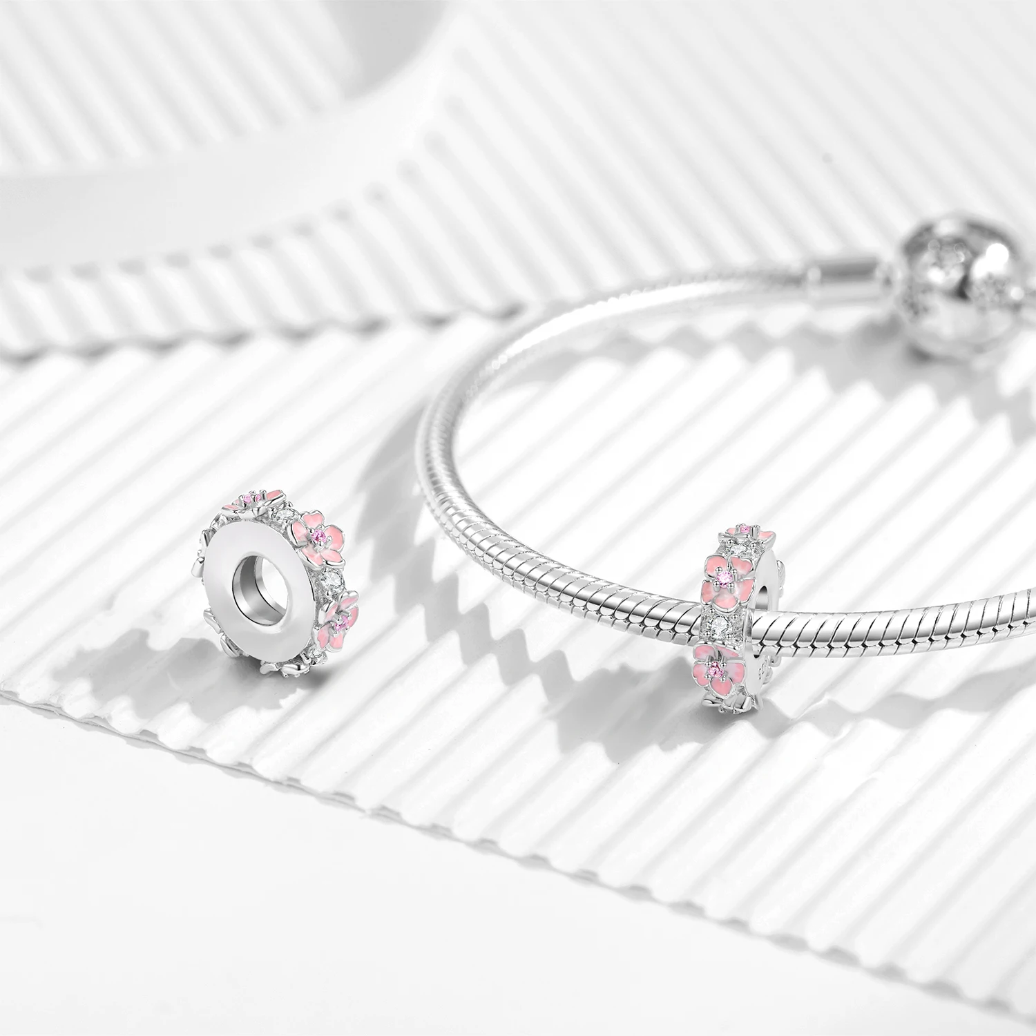 STILLHOUSE New Solid 925 Sterling Silver Pink Cherry Blossom Stopper Charm with Silicone for 3Mm Snake Bracelet Diy Jewelry
STILLHOUSE New Solid 925 Sterling Silver Pink Cherry Blossom Stopper Charm with Silicone for 3Mm Snake Bracelet Diy Jewelry