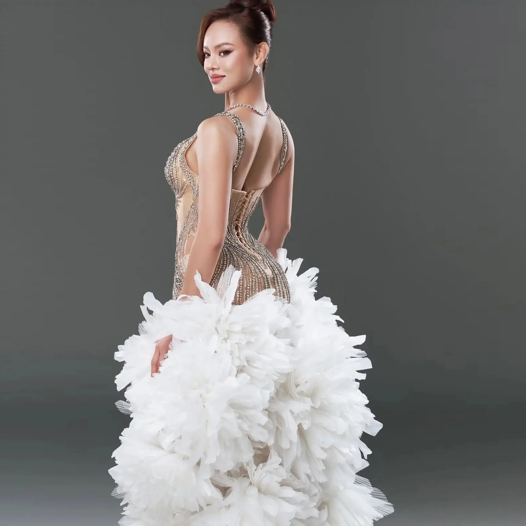 Pretty Ruffled Jacket White Layered Off Shoulder Organza Blouse Sleeveless Luxury Robe Cloak Long Queen Style
Pretty Ruffled Jacket White Layered Off Shoulder Organza Blouse Sleeveless Luxury Robe Cloak Long Queen Style