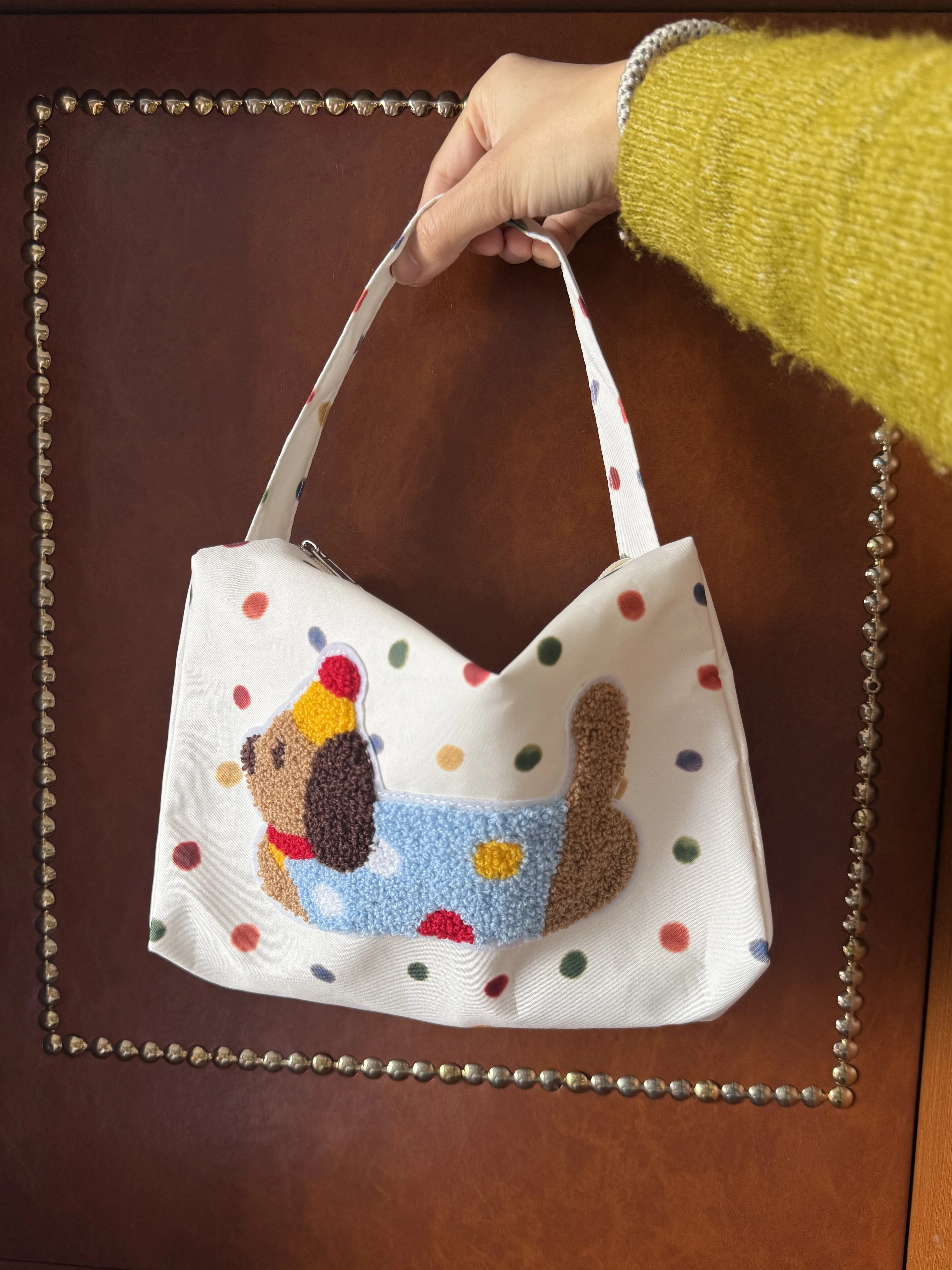 Kawaii polka dot puppy embroidered fluff cosmetic bag high-end female portable large-capacity travel storage toiletry bag
Kawaii polka dot puppy embroidered fluff cosmetic bag high-end female portable large-capacity travel storage toiletry bag