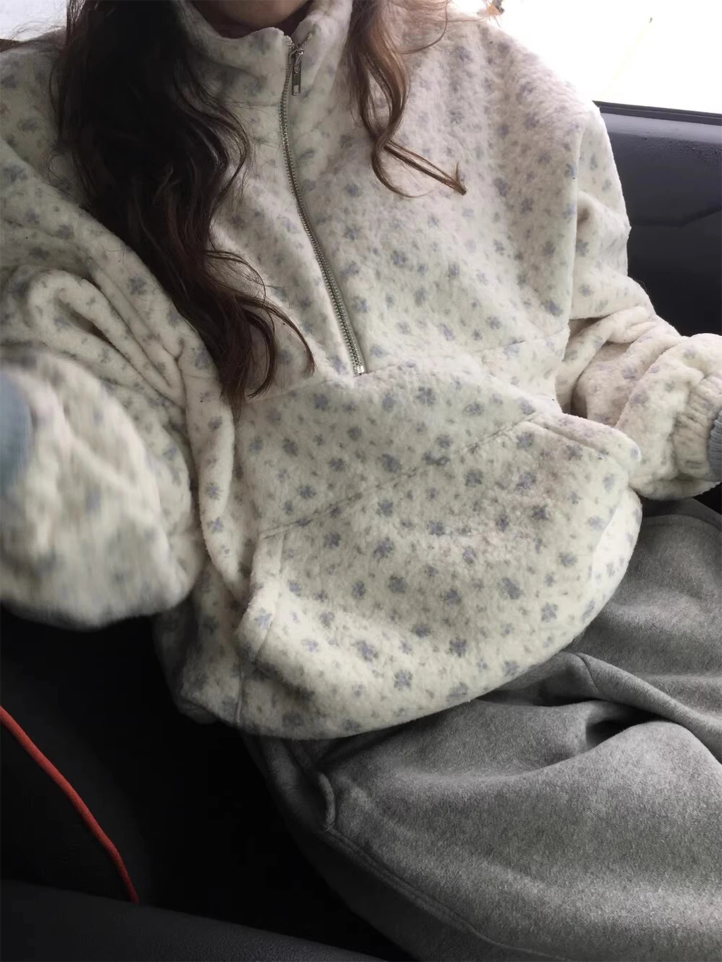 Gagarich, милый свежий свитер с воротником-стойкой, большой карманный свитер с цветочным принтом, женский зимний свитер 202, новое универсальное пальто из овечьей шерсти на шнурке
Gagarich, милый свежий свитер с воротником-стойкой, большой карманный свитер с цветочным принтом, женский зимний свитер 202, новое универсальное пальто из овечьей шерсти на шнурке