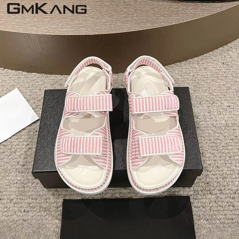 New Flat Sandals for Women Luxury Sheepskin Cross Lace Roman Shoes for Women Summer Sandals Fashion Thick Sole Sandals Sweatshir
New Flat Sandals for Women Luxury Sheepskin Cross Lace Roman Shoes for Women Summer Sandals Fashion Thick Sole Sandals Sweatshir