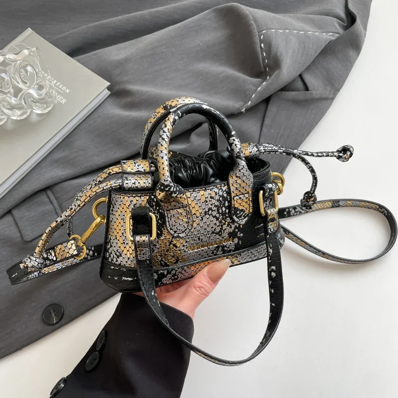 Underarm Handbag Light Luxury Designer Handbag Fashion Simple Solid Color Retro Shoulder Bag Designer Tote Bag for Women Purse
Underarm Handbag Light Luxury Designer Handbag Fashion Simple Solid Color Retro Shoulder Bag Designer Tote Bag for Women Purse