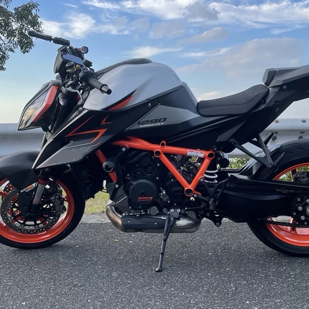 Carbon Fiber Carbon Heatshield Left Side Cover Motorcycle Accessories Heat Shield Fairing For SUPER DUKE R 1290 2020-2023
Carbon Fiber Carbon Heatshield Left Side Cover Motorcycle Accessories Heat Shield Fairing For SUPER DUKE R 1290 2020-2023