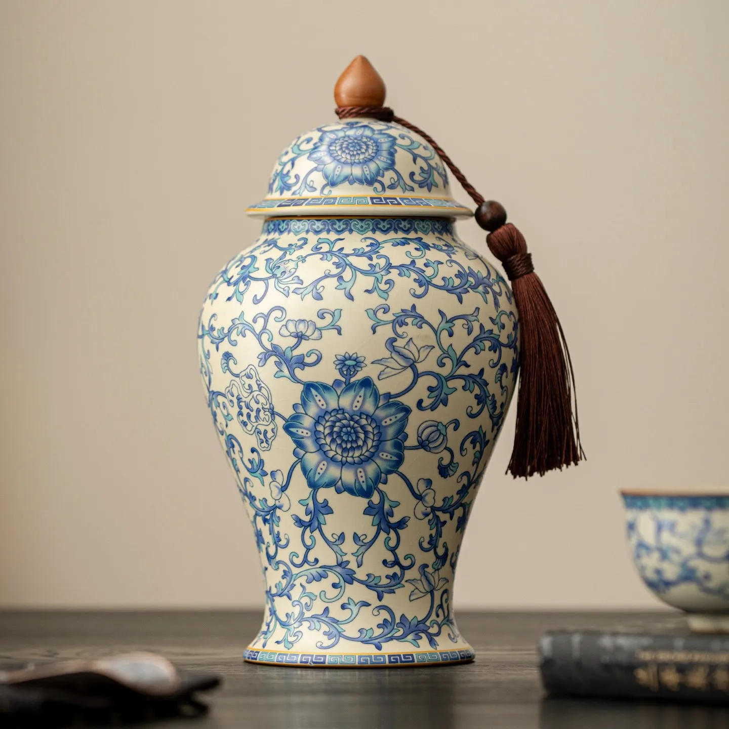 Floral Ceramic Storage Jar with Lid Airtight Tea Ginger Canister Antique Temple Style Decor Vase for Living Room Kitchen
Floral Ceramic Storage Jar with Lid Airtight Tea Ginger Canister Antique Temple Style Decor Vase for Living Room Kitchen