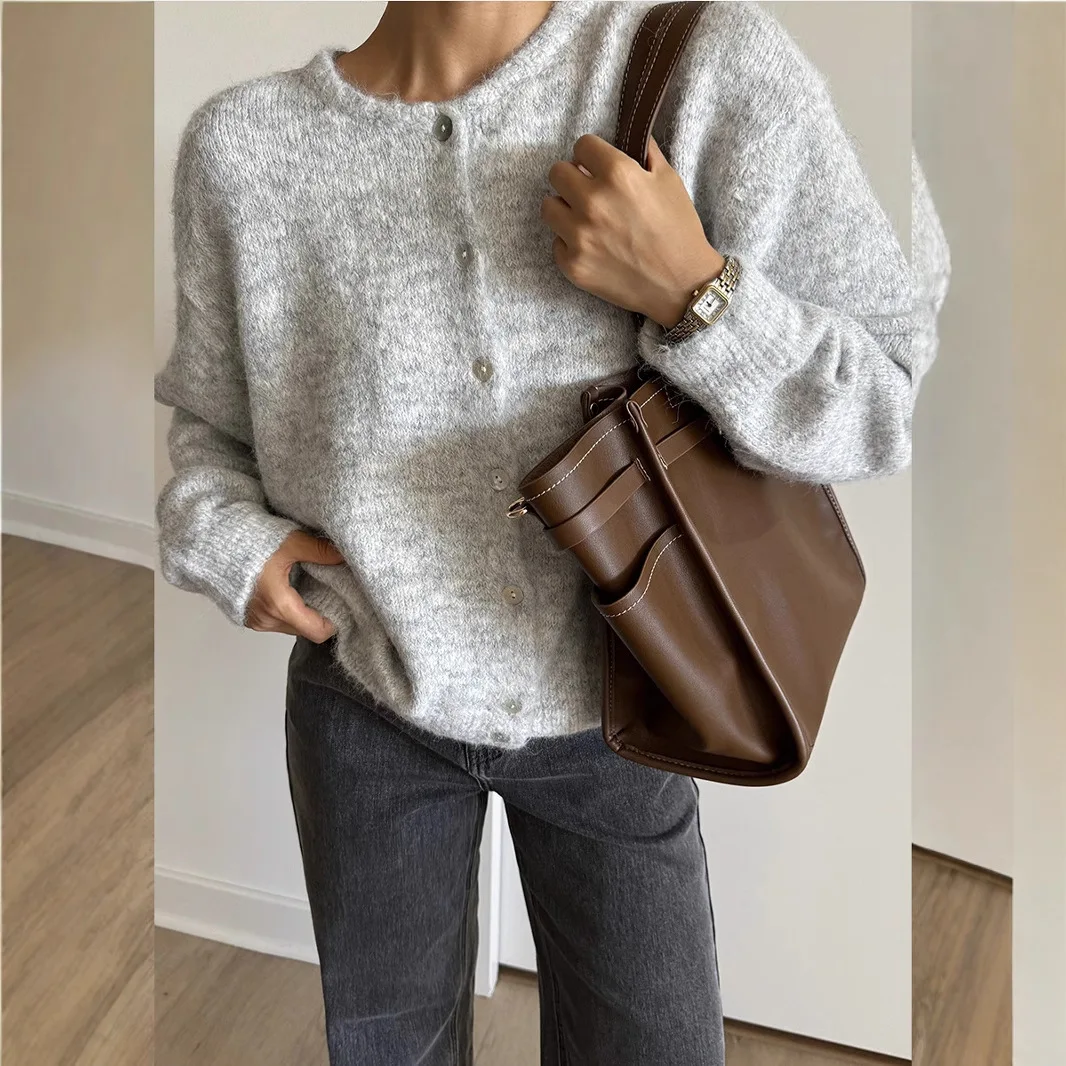 White Soft Knit Cardigan Women With Shell Buttons Gray Wool Sweater Coat Ins Style Fashion Tops Femme
White Soft Knit Cardigan Women With Shell Buttons Gray Wool Sweater Coat Ins Style Fashion Tops Femme