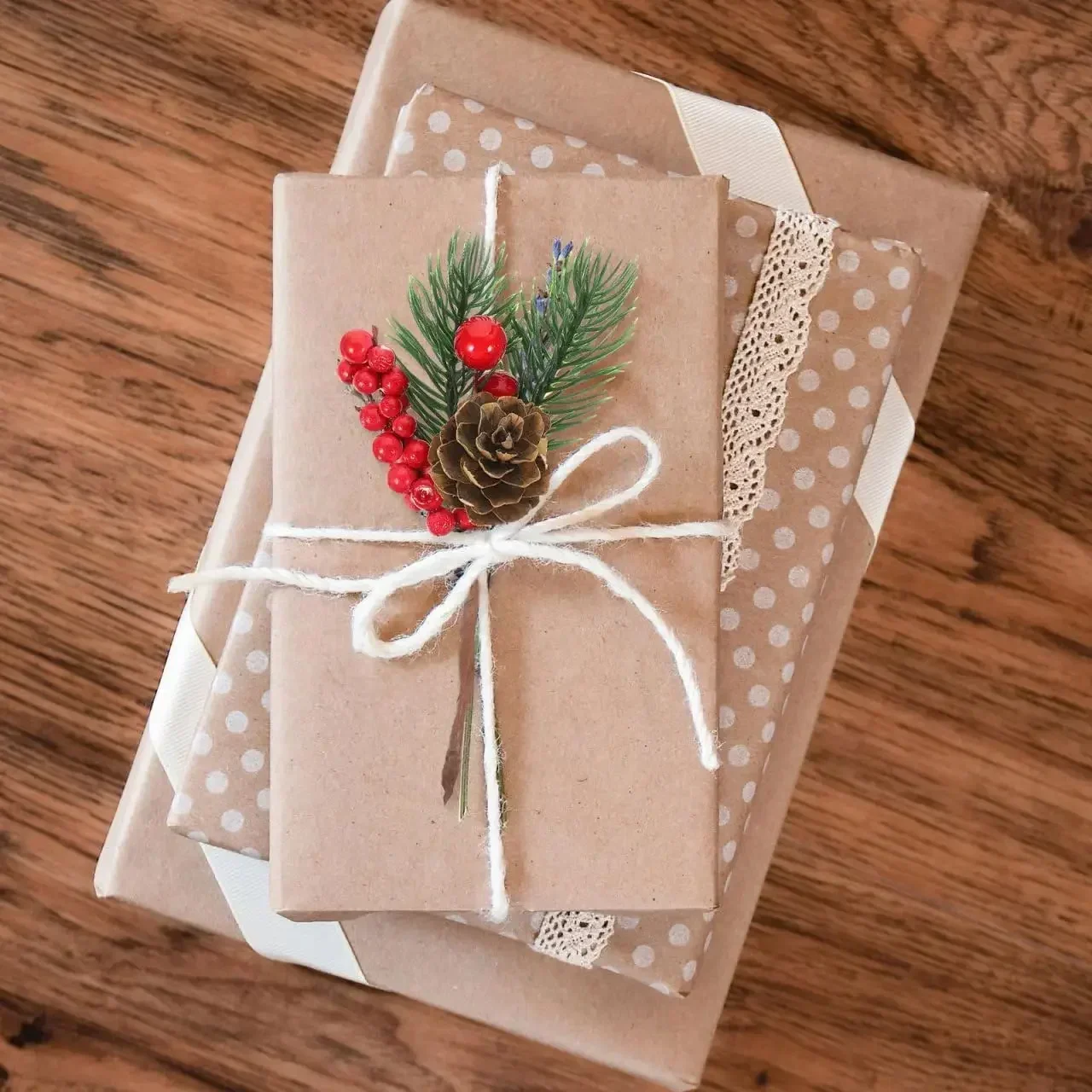 1PC Christmas Branches 13x5x3cm Artificial Christmas Branches With Red Berries & Pine Cones For Festive Decorations Parts
1PC Christmas Branches 13x5x3cm Artificial Christmas Branches With Red Berries & Pine Cones For Festive Decorations Parts