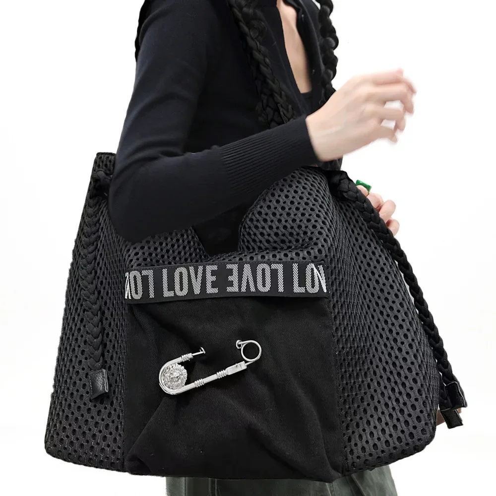 Ladies' Fashion Y2K Street Retro Shoulder Bag Large Capacity Spicy Girl Large Pin Diagonal Cross Handbag
Ladies' Fashion Y2K Street Retro Shoulder Bag Large Capacity Spicy Girl Large Pin Diagonal Cross Handbag