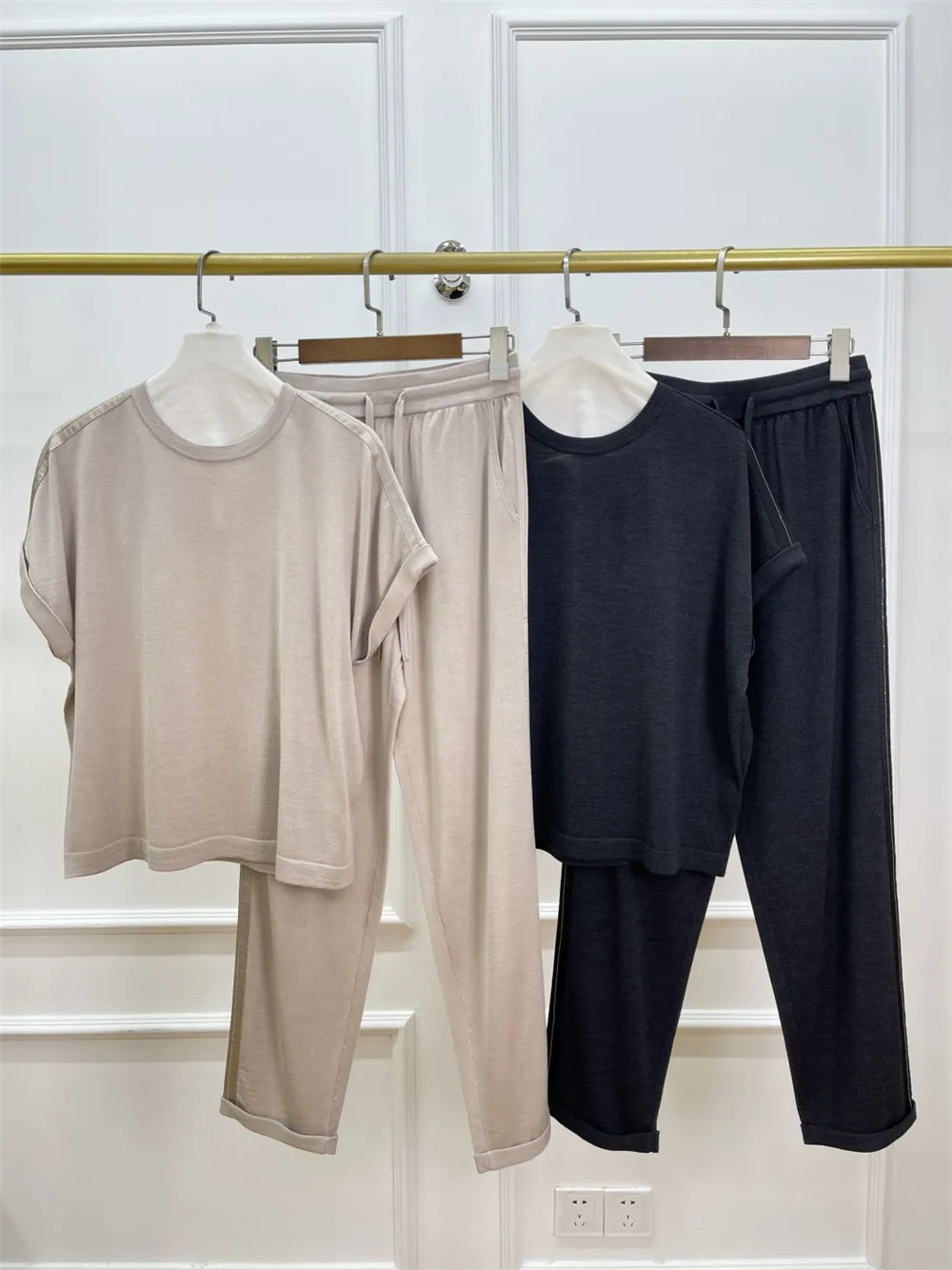 Women's Knitted Suit Round Neck Short-Sleeved T-Shirt +Drawstring Straight Pants 2-Piece Set
Women's Knitted Suit Round Neck Short-Sleeved T-Shirt +Drawstring Straight Pants 2-Piece Set